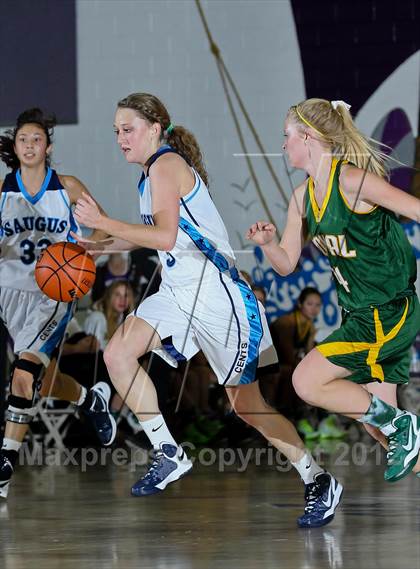 Thumbnail 3 in Royal vs. Saugus photogallery.