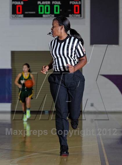 Thumbnail 2 in Royal vs. Saugus photogallery.