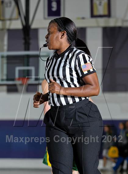 Thumbnail 3 in Royal vs. Saugus photogallery.