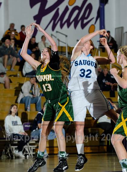 Thumbnail 3 in Royal vs. Saugus photogallery.