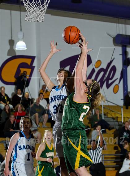 Thumbnail 3 in Royal vs. Saugus photogallery.