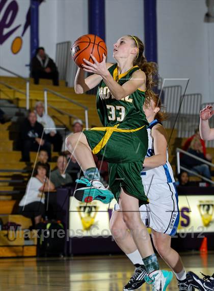 Thumbnail 3 in Royal vs. Saugus photogallery.