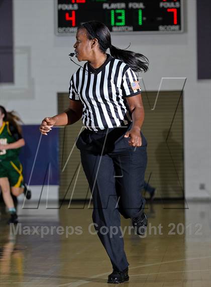 Thumbnail 3 in Royal vs. Saugus photogallery.