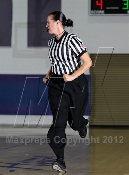 Thumbnail 3 in Royal vs. Saugus photogallery.