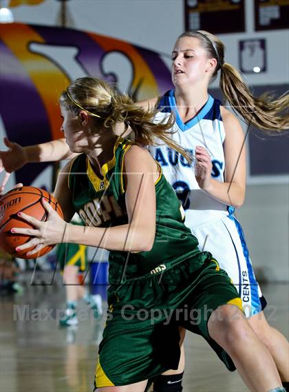 Thumbnail 2 in Royal vs. Saugus photogallery.