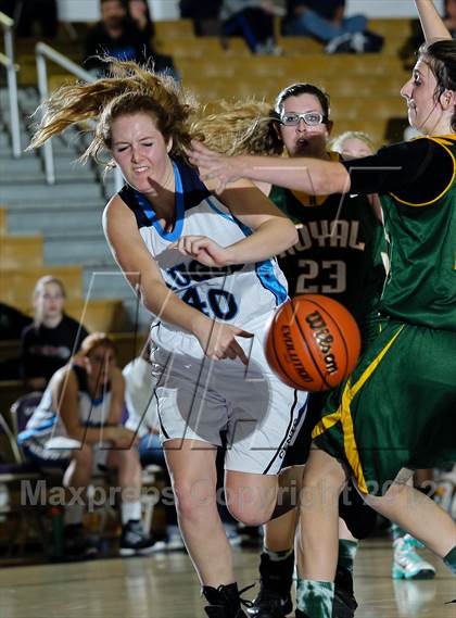 Thumbnail 2 in Royal vs. Saugus photogallery.