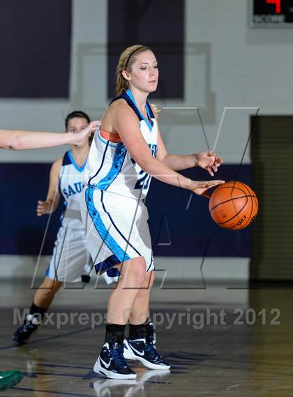 Thumbnail 2 in Royal vs. Saugus photogallery.