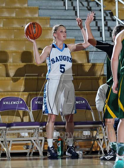 Thumbnail 3 in Royal vs. Saugus photogallery.