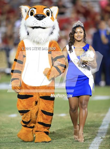 Thumbnail 1 in Holy Cross vs. Brother Martin photogallery.