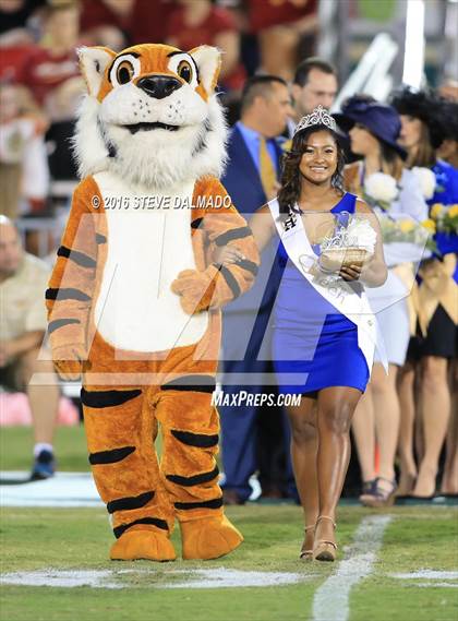 Thumbnail 3 in Holy Cross vs. Brother Martin photogallery.