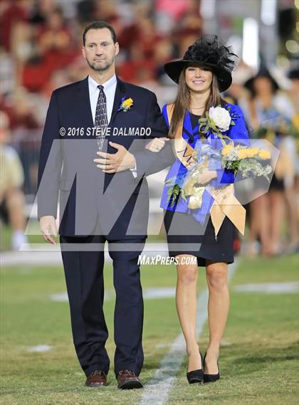 Thumbnail 3 in Holy Cross vs. Brother Martin photogallery.