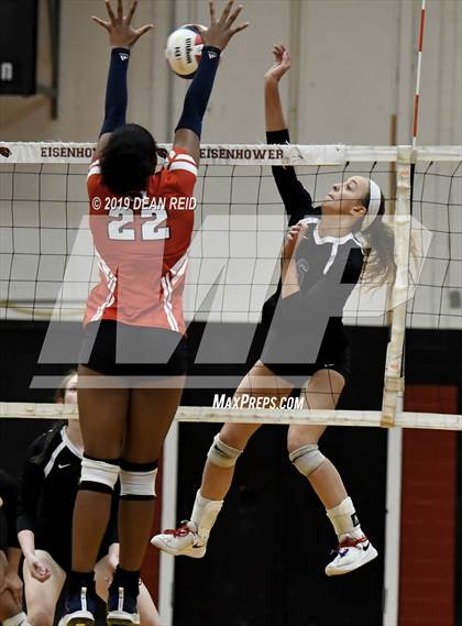 Thumbnail 2 in Sandburg vs. Marist (IHSA 4A Super-Sectional) photogallery.