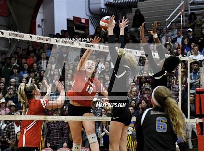 Thumbnail 2 in Sandburg vs. Marist (IHSA 4A Super-Sectional) photogallery.