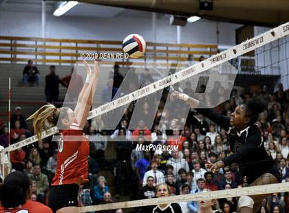 Thumbnail 3 in Sandburg vs. Marist (IHSA 4A Super-Sectional) photogallery.