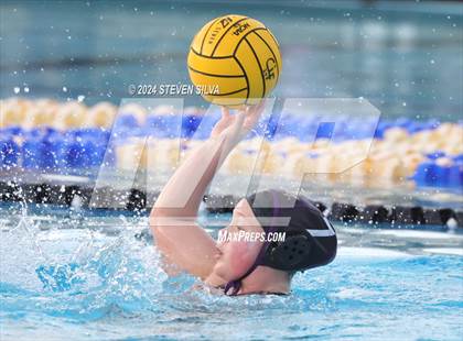 Thumbnail 3 in Coronado vs. Santana (CIF SDS D1 Final) photogallery.
