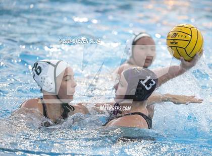 Thumbnail 3 in Coronado vs. Santana (CIF SDS D1 Final) photogallery.
