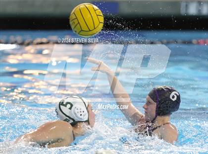 Thumbnail 2 in Coronado vs. Santana (CIF SDS D1 Final) photogallery.
