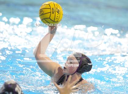 Thumbnail 2 in Coronado vs. Santana (CIF SDS D1 Final) photogallery.