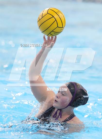 Thumbnail 2 in Coronado vs. Santana (CIF SDS D1 Final) photogallery.