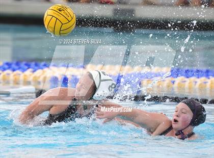 Thumbnail 2 in Coronado vs. Santana (CIF SDS D1 Final) photogallery.