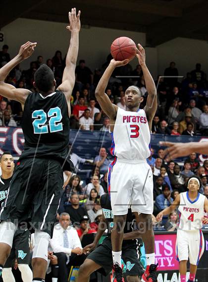 Thumbnail 2 in San Leandro vs. Deer Valley (CIF NCS D1 Final) photogallery.