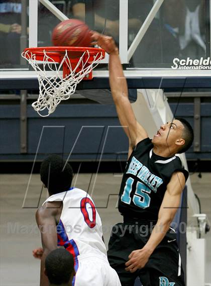Thumbnail 2 in San Leandro vs. Deer Valley (CIF NCS D1 Final) photogallery.