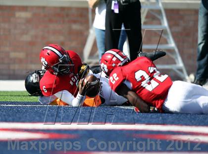 Thumbnail 1 in Garland vs. Horn (UIL 5A Division I Bi-District Playoff) photogallery.