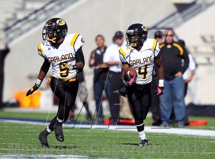 Thumbnail 1 in Garland vs. Horn (UIL 5A Division I Bi-District Playoff) photogallery.