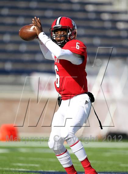 Thumbnail 3 in Garland vs. Horn (UIL 5A Division I Bi-District Playoff) photogallery.