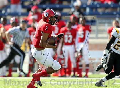 Thumbnail 2 in Garland vs. Horn (UIL 5A Division I Bi-District Playoff) photogallery.