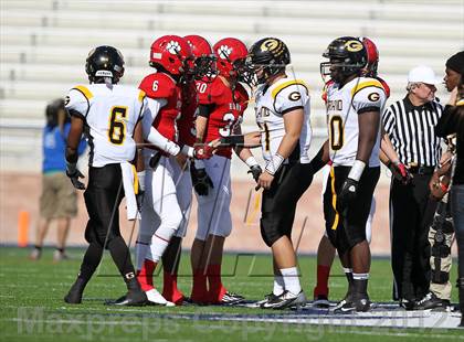 Thumbnail 2 in Garland vs. Horn (UIL 5A Division I Bi-District Playoff) photogallery.