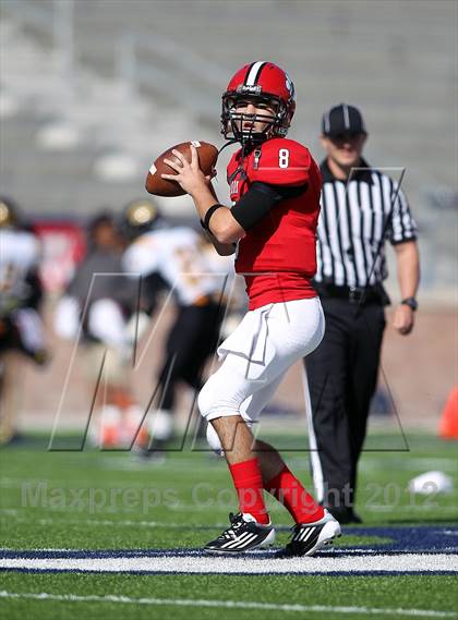 Thumbnail 2 in Garland vs. Horn (UIL 5A Division I Bi-District Playoff) photogallery.
