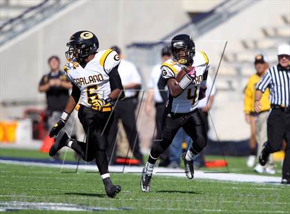 Thumbnail 2 in Garland vs. Horn (UIL 5A Division I Bi-District Playoff) photogallery.