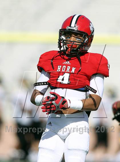 Thumbnail 3 in Garland vs. Horn (UIL 5A Division I Bi-District Playoff) photogallery.