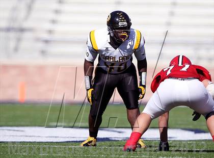 Thumbnail 3 in Garland vs. Horn (UIL 5A Division I Bi-District Playoff) photogallery.