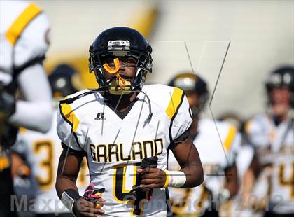 Thumbnail 2 in Garland vs. Horn (UIL 5A Division I Bi-District Playoff) photogallery.