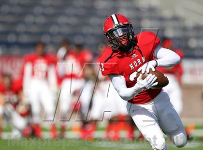 Thumbnail 3 in Garland vs. Horn (UIL 5A Division I Bi-District Playoff) photogallery.
