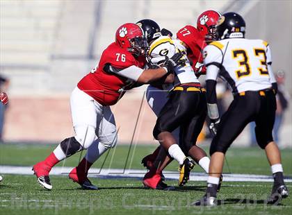 Thumbnail 3 in Garland vs. Horn (UIL 5A Division I Bi-District Playoff) photogallery.