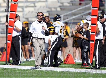 Thumbnail 3 in Garland vs. Horn (UIL 5A Division I Bi-District Playoff) photogallery.