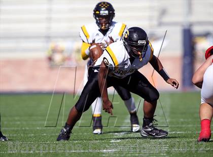 Thumbnail 3 in Garland vs. Horn (UIL 5A Division I Bi-District Playoff) photogallery.