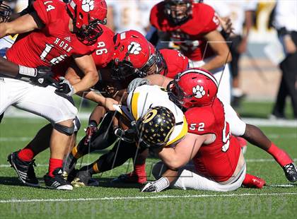 Thumbnail 3 in Garland vs. Horn (UIL 5A Division I Bi-District Playoff) photogallery.