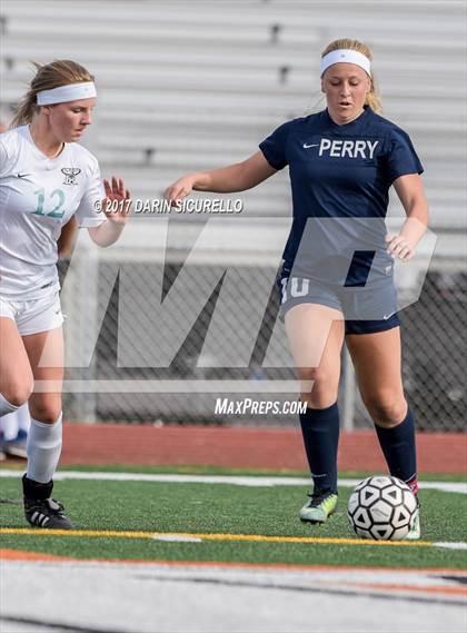 Thumbnail 2 in Perry vs. Highland (Coyote Classic)  photogallery.