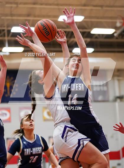 Thumbnail 2 in Tri-West Hendricks vs. Greencastle (IHSAA 3A Sectional Semifinal) photogallery.