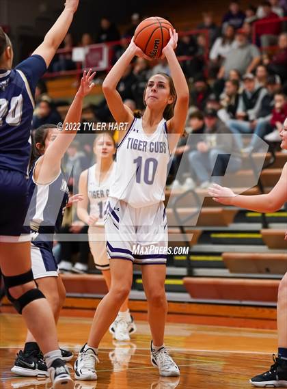 Thumbnail 2 in Tri-West Hendricks vs. Greencastle (IHSAA 3A Sectional Semifinal) photogallery.