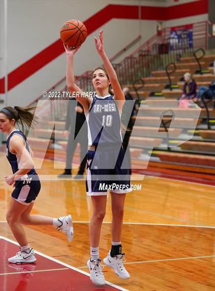 Thumbnail 3 in Tri-West Hendricks vs. Greencastle (IHSAA 3A Sectional Semifinal) photogallery.