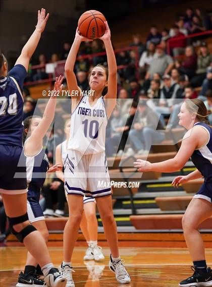 Thumbnail 3 in Tri-West Hendricks vs. Greencastle (IHSAA 3A Sectional Semifinal) photogallery.