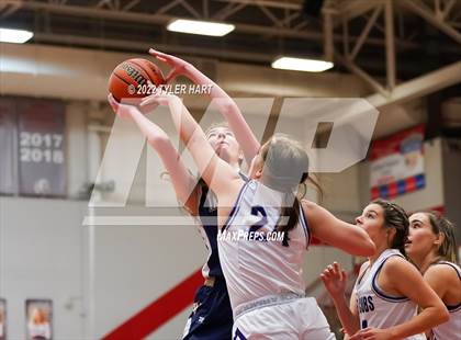 Thumbnail 3 in Tri-West Hendricks vs. Greencastle (IHSAA 3A Sectional Semifinal) photogallery.