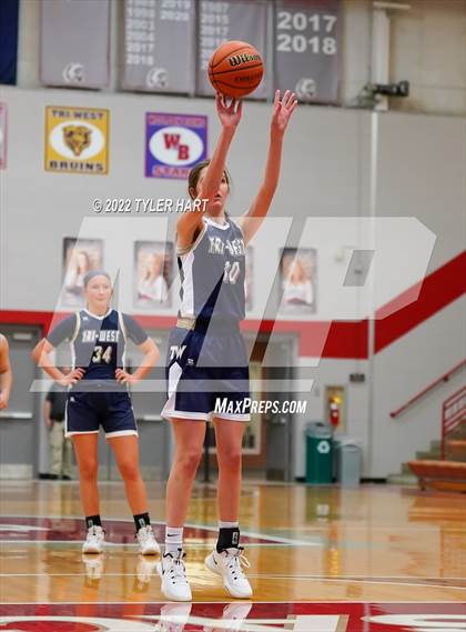 Thumbnail 2 in Tri-West Hendricks vs. Greencastle (IHSAA 3A Sectional Semifinal) photogallery.