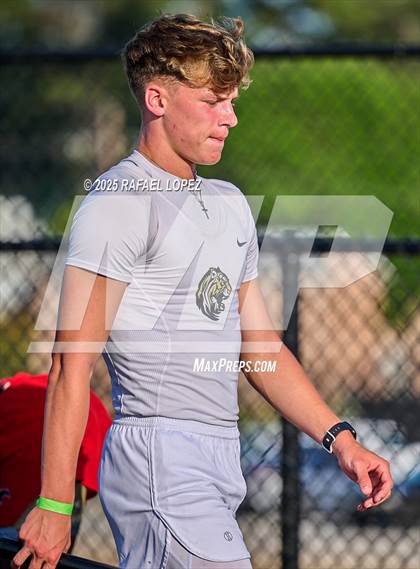 Thumbnail 1 in UIL 6A Track & Field Area 13&14 (4x400M) photogallery.