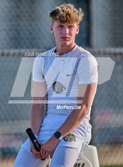 Thumbnail 2 in UIL 6A Track & Field Area 13&14 (4x400M) photogallery.